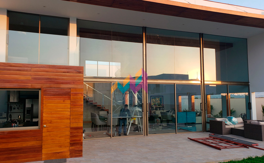 Mampara con Aluminio Natural y Cristal Arenado