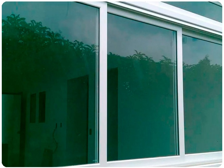 Ventana Corrediza con Cristal Reflejante Verde