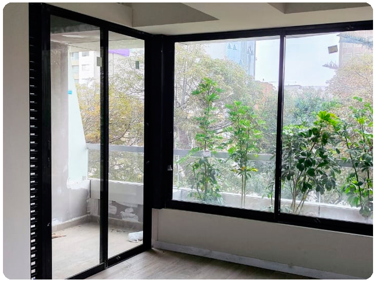 Ventana Fija con Cristal Incoloro y Accesorios Negros